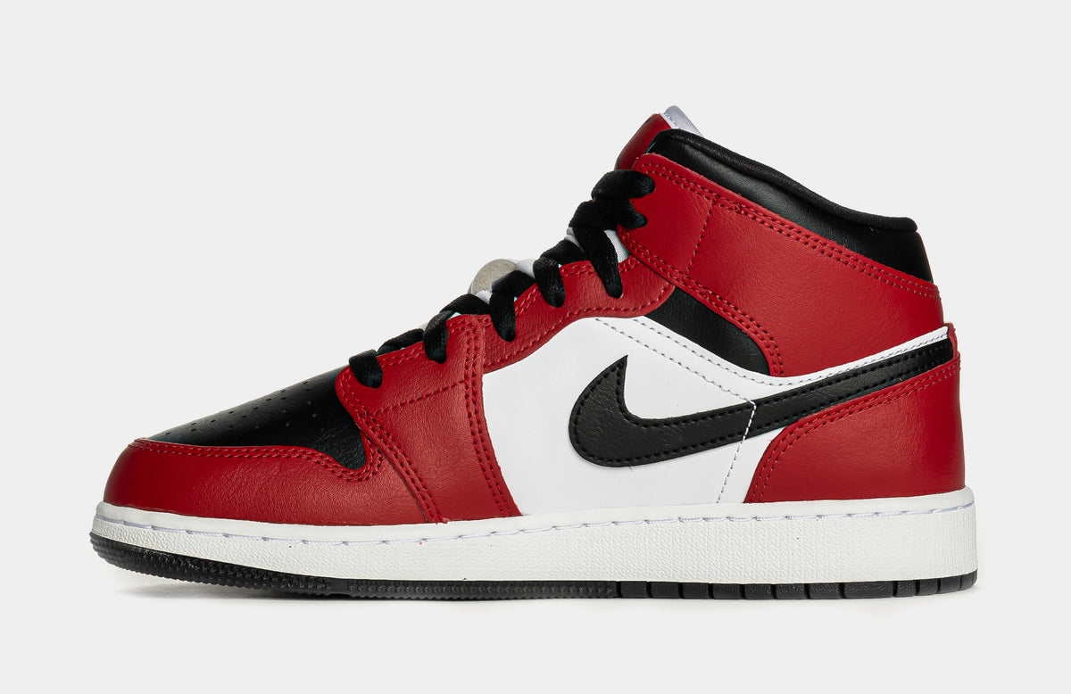 Jordan Air Jordan 1 Mid Chicago Black Toe Grade School Lifestyle
