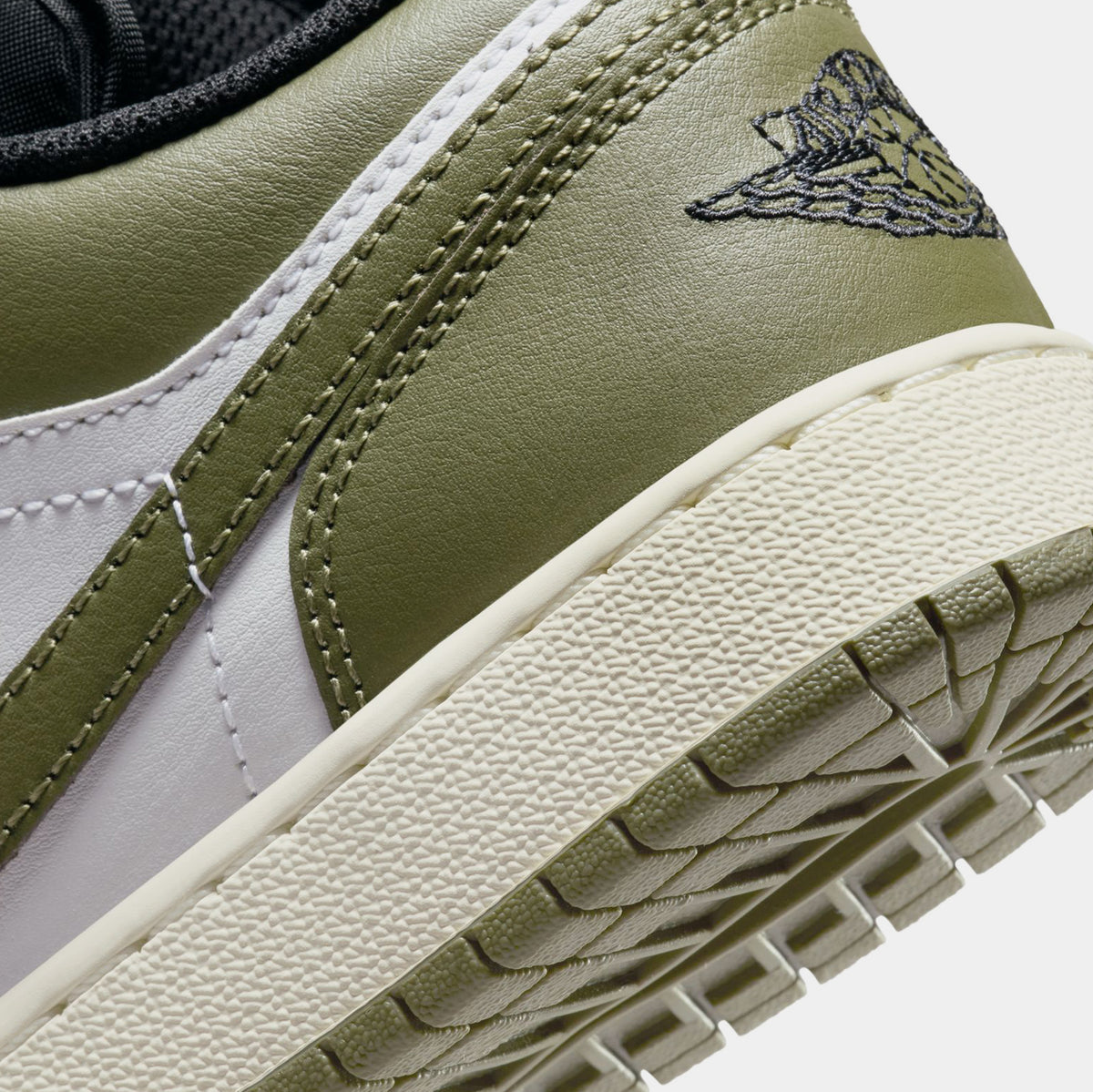 Jordan Air Jordan 1 Retro Low Black Toe Medium Olive Grade School 