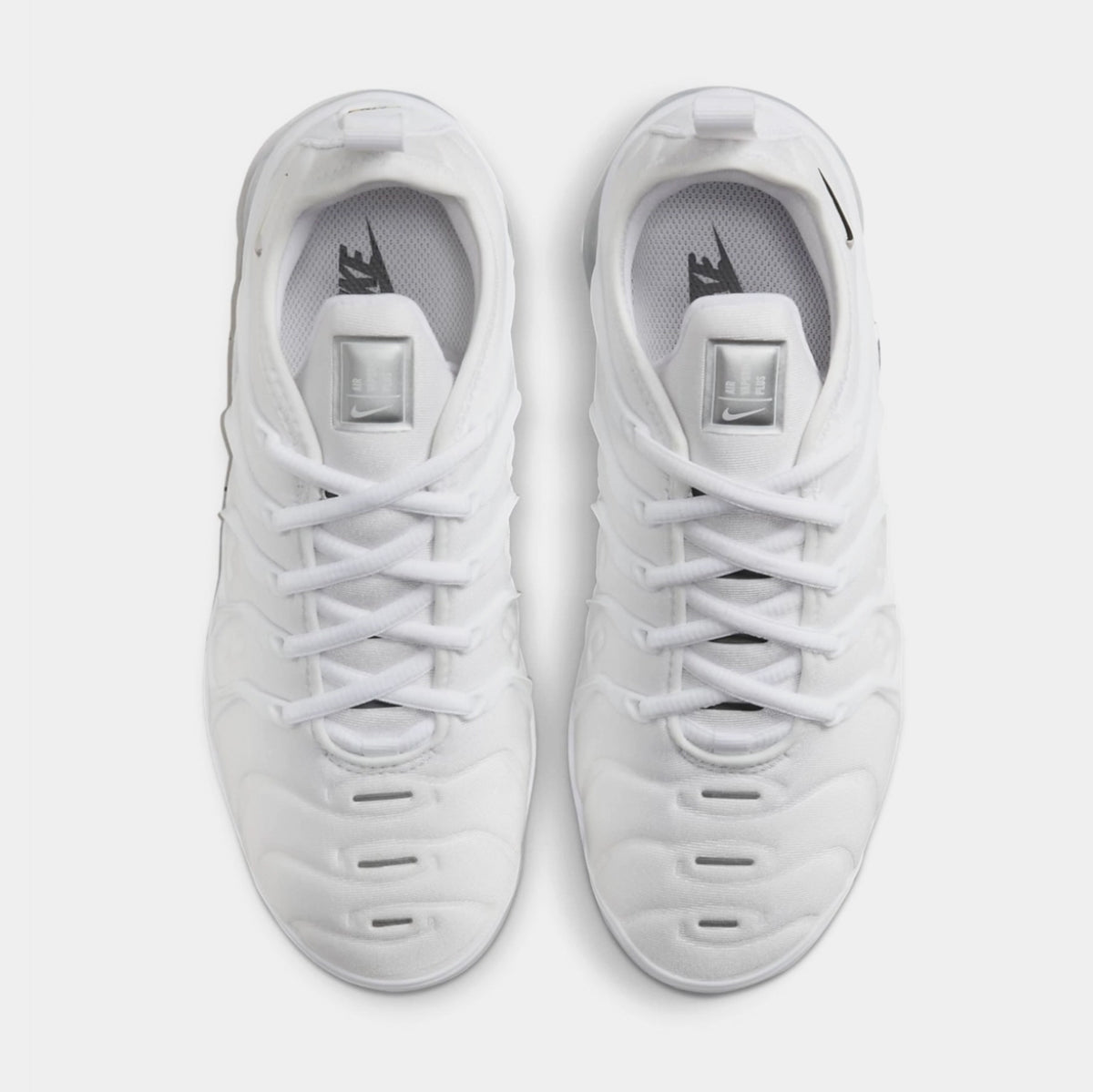 white nike air vapormax plus women's