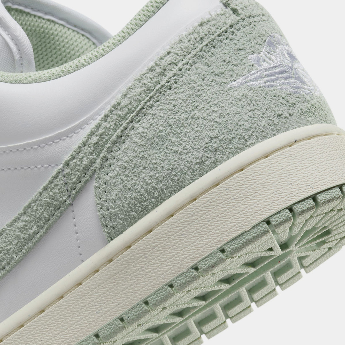 Jordan Air Jordan 1 Low SE Mens Lifestyle Shoes White Jordan Air Jordan 1 Low SE Mens Lifestyle Shoes White