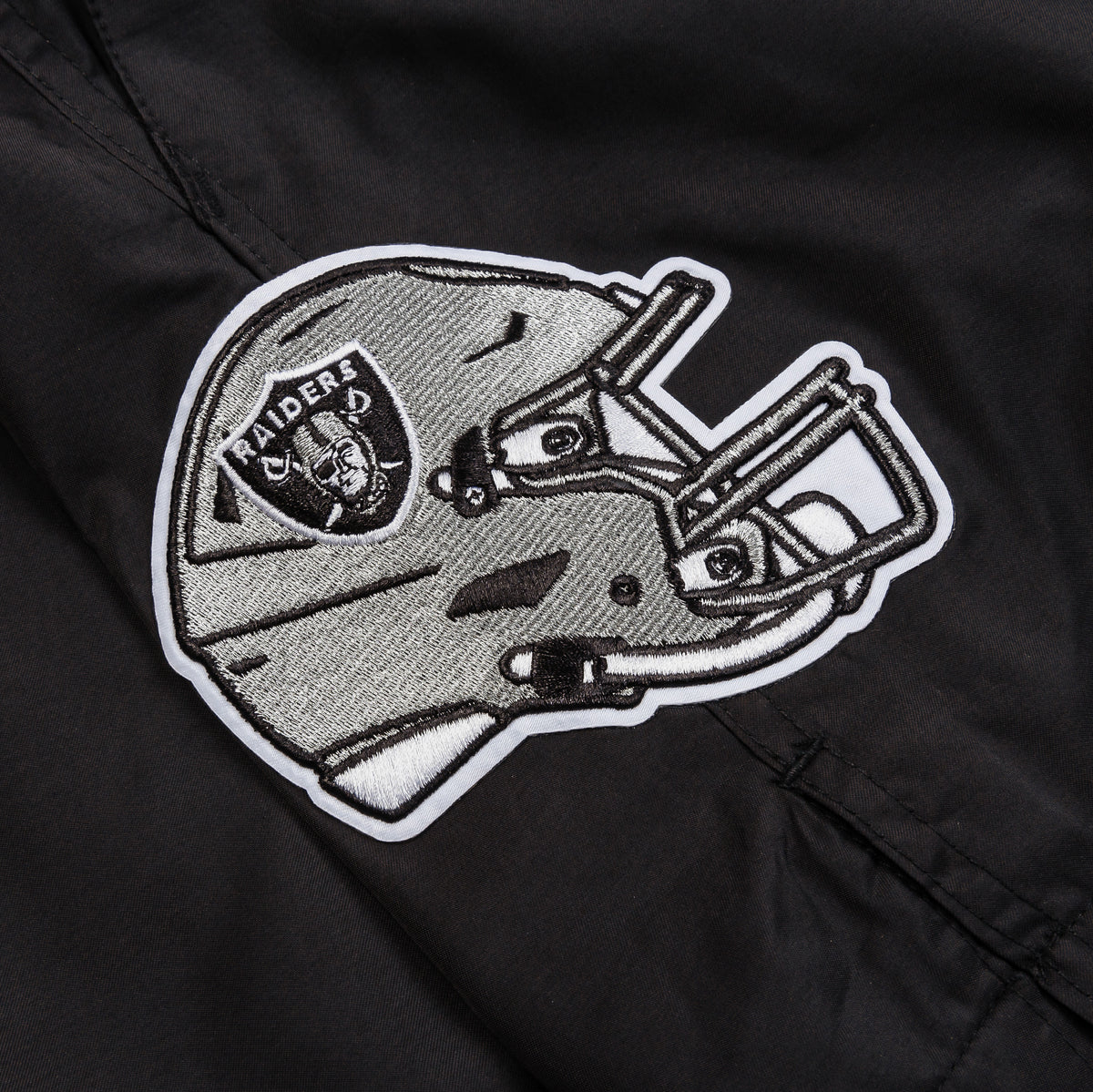 Pro Standard Las Vegas Raiders Team Badge Woven Mens Shorts Black