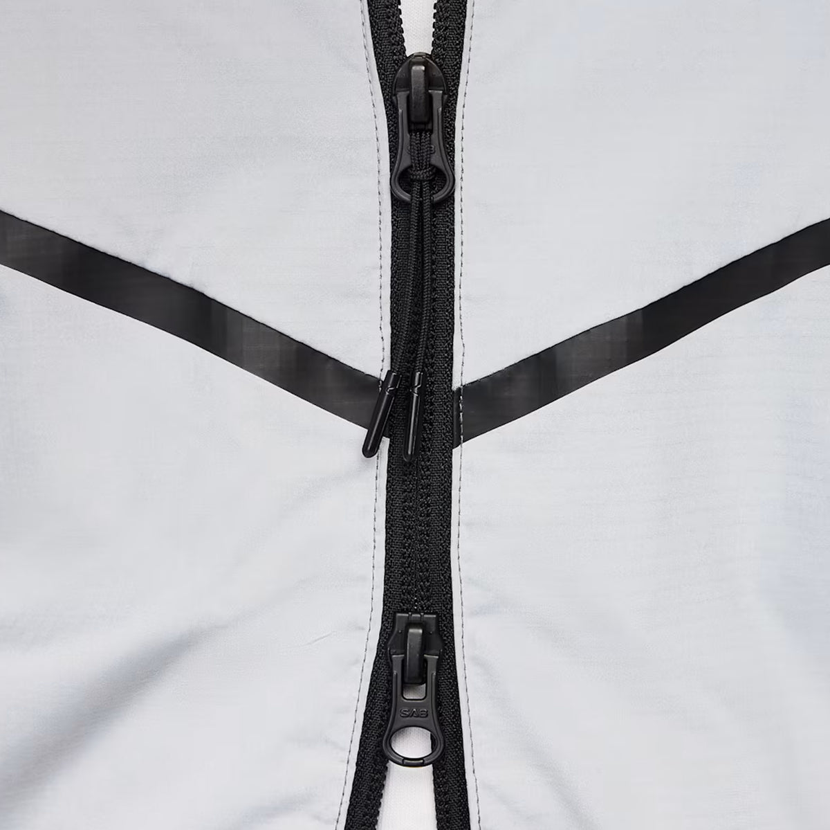 Nike Tech Woven Reflective Mens Jacket Reflect Silver Black FZ7585