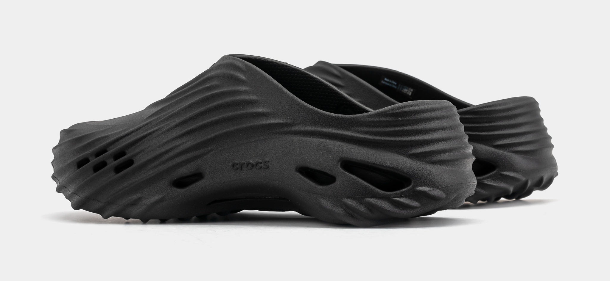 coco Crocs Echo Wave Mens Sandals Black Black 210521-060 – Shoe Palace
