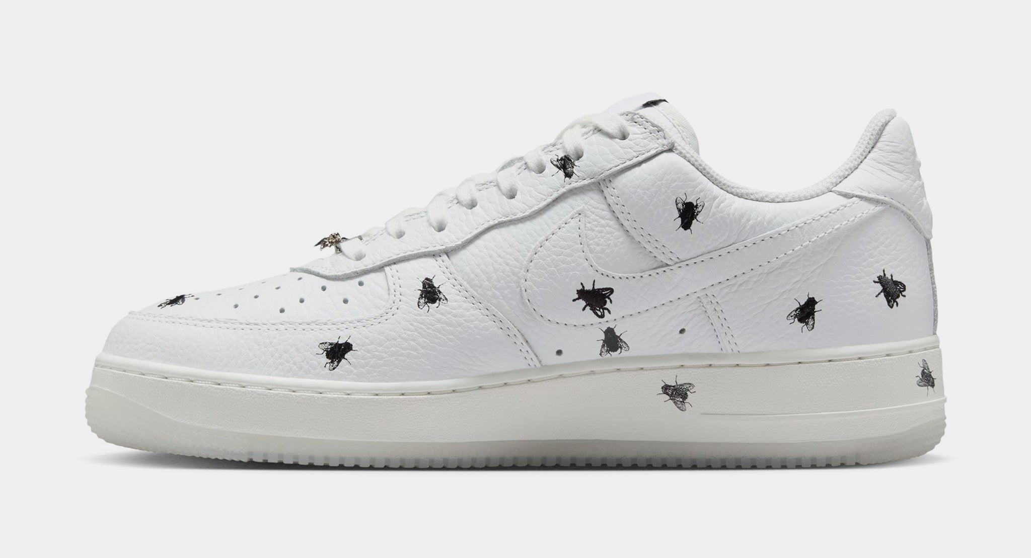 Nike Air Force 1 Retro Summit White and Black Mens  display picture 3