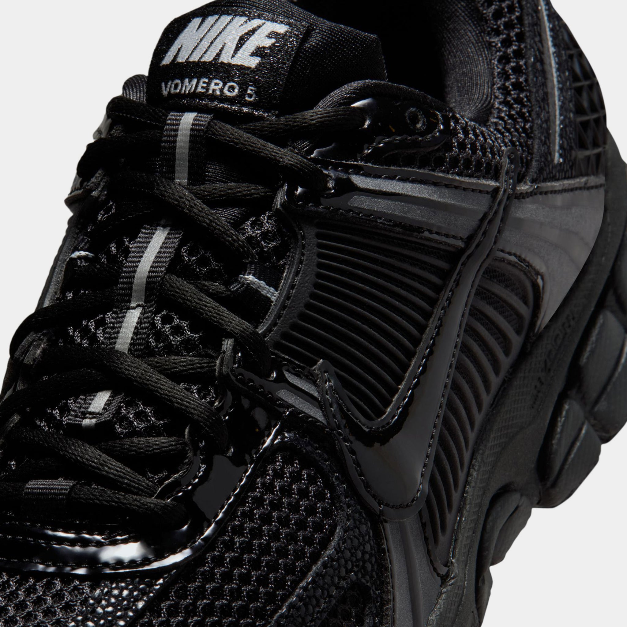 Nike Zoom Vomero 5 Stingray Womens Running Shoes Black Black 