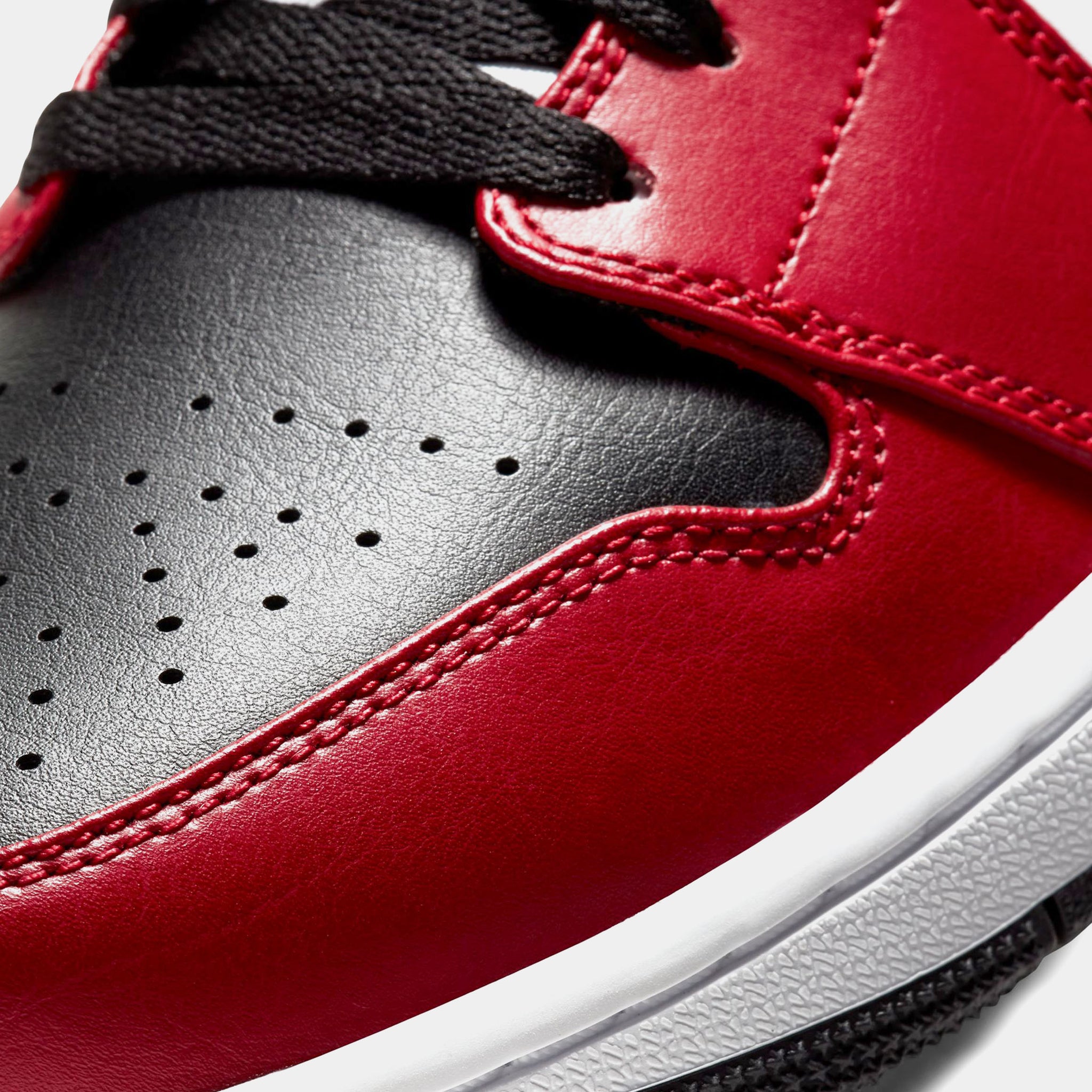 Jordan Air Jordan 1 Mid Chicago Black Toe Mens Lifestyle Shoes 
