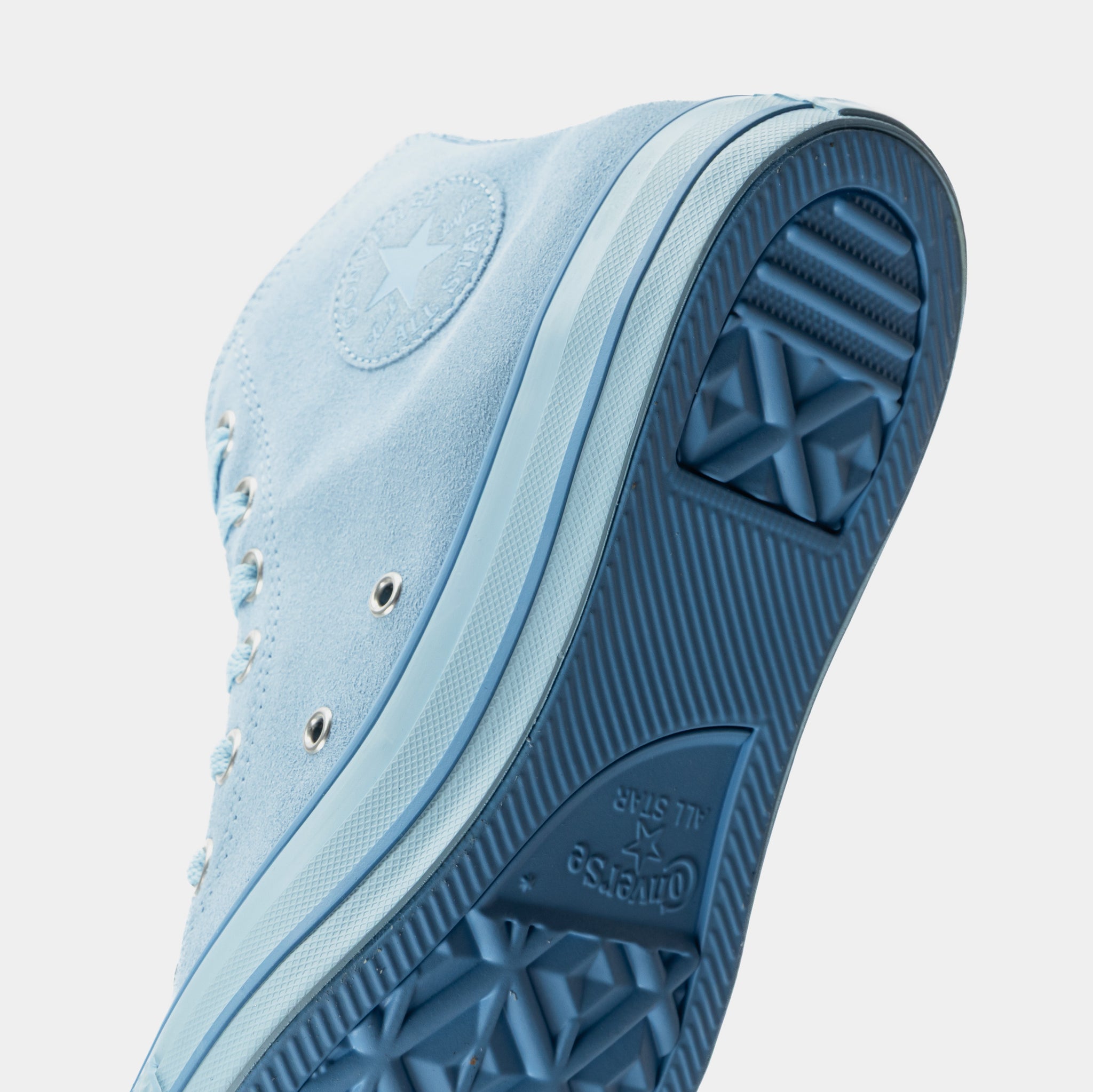 Converse Men's Chuck Taylor All Star Hi in Blue | Size 8 | A18995C Converse Men's Chuck Taylor All Star Hi in Blue | Size 8 | A18995C