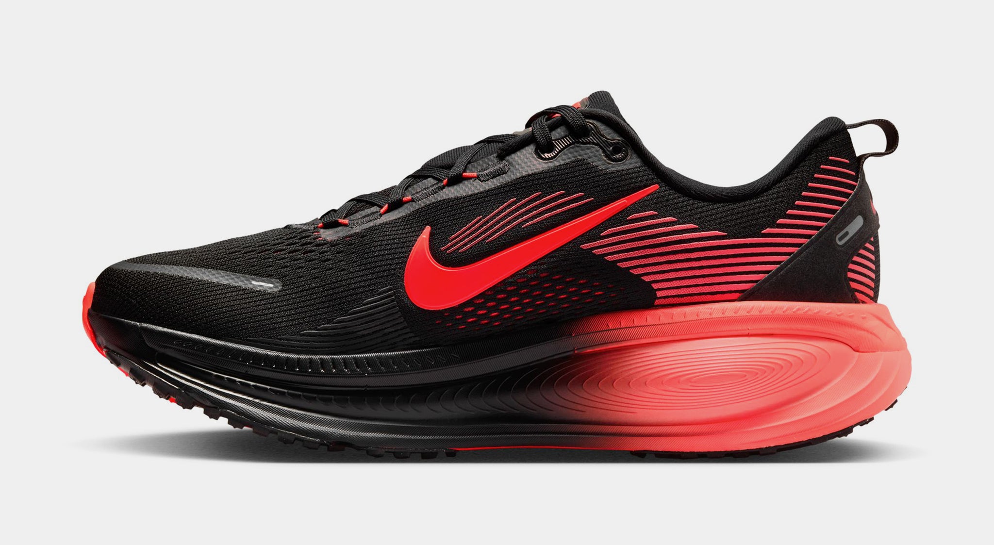 Nike Vomero 18 Mens Running Shoes Black Bright Crimson  display picture 1