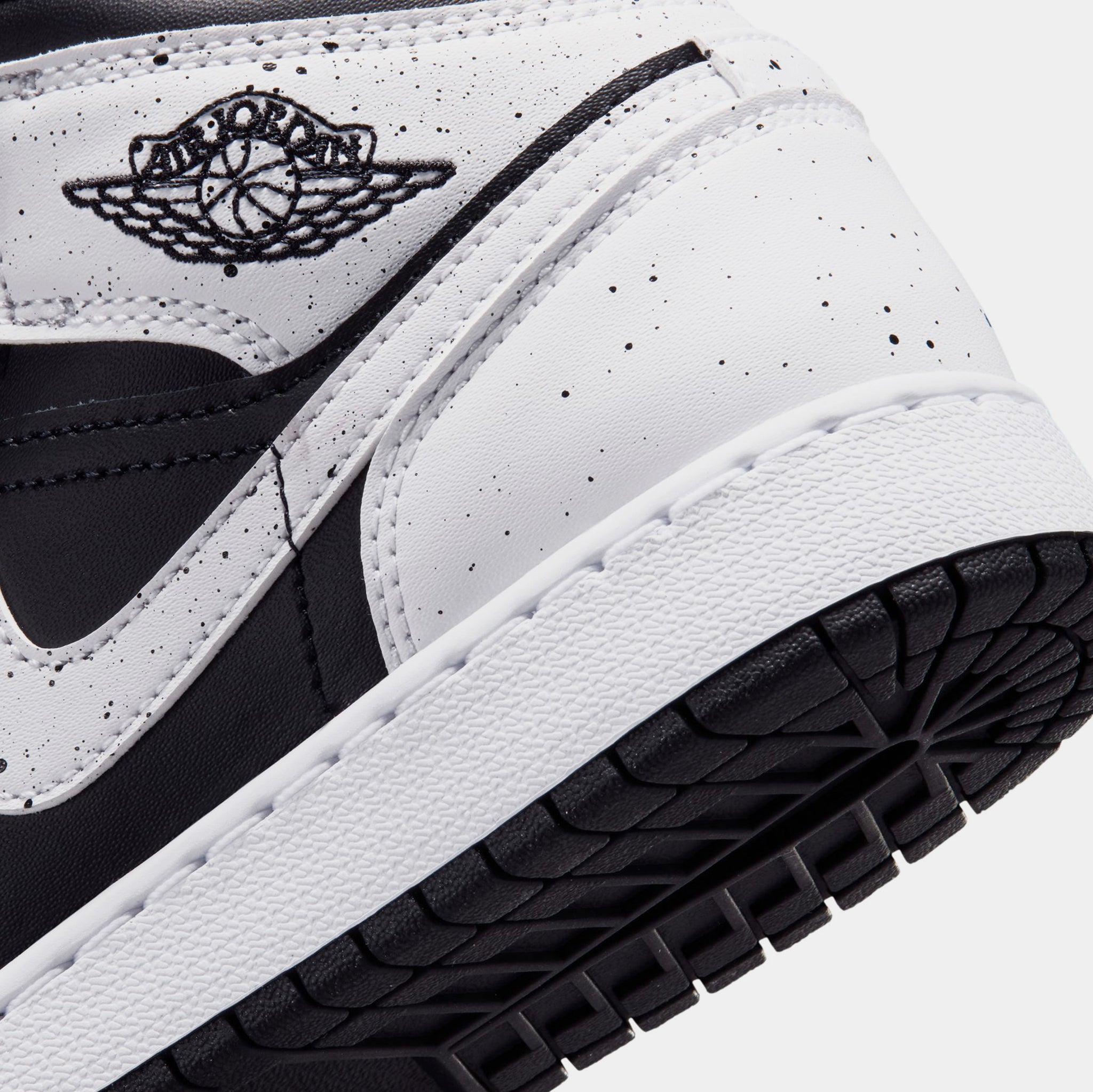 Jordan Air Jordan 1 Mid SE Oreo Grade School Lifestyle Shoes Black