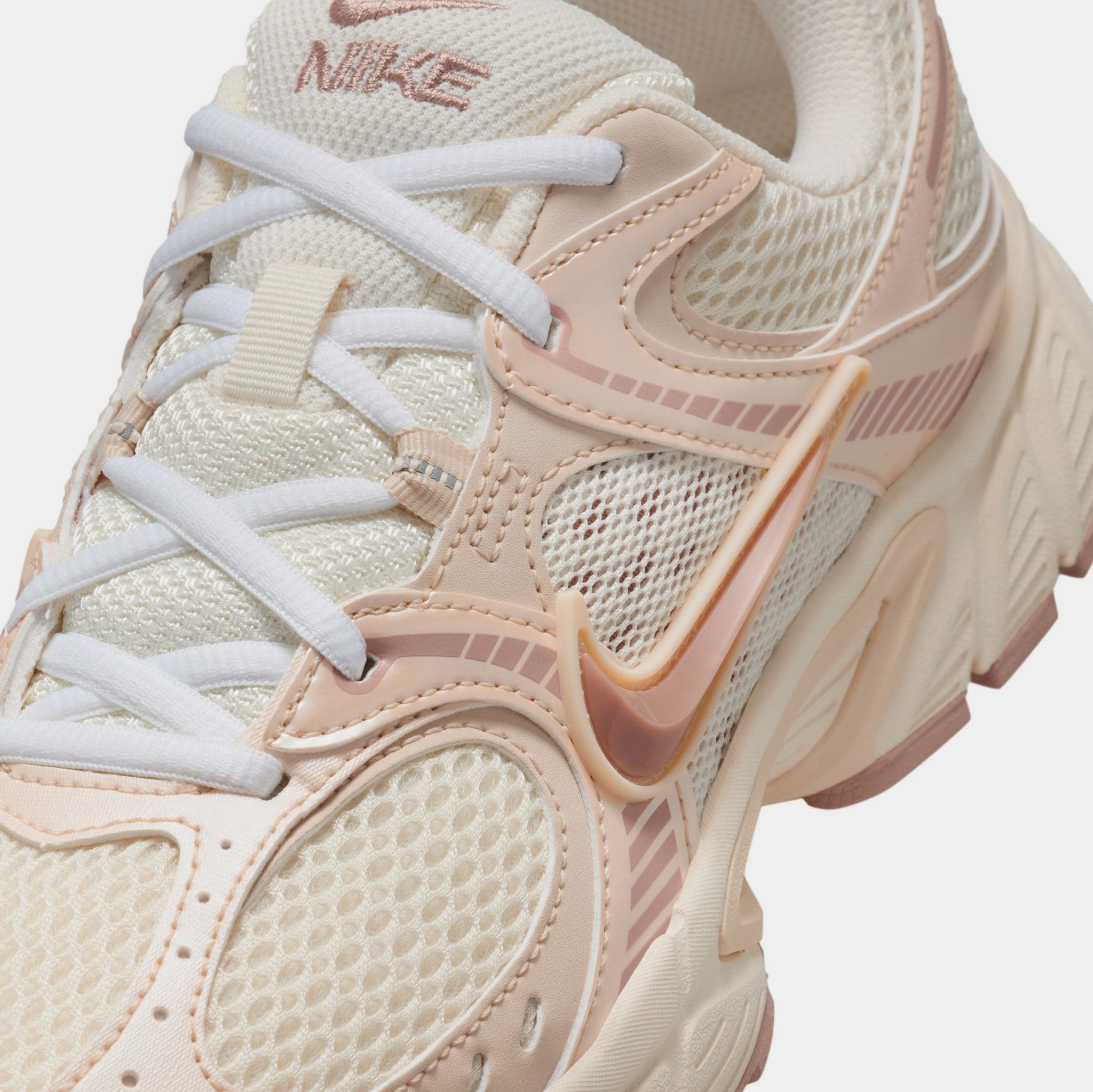 Nike V5 RNR Womens Running Shoes Soft Pearl Particle Pink  display picture 1