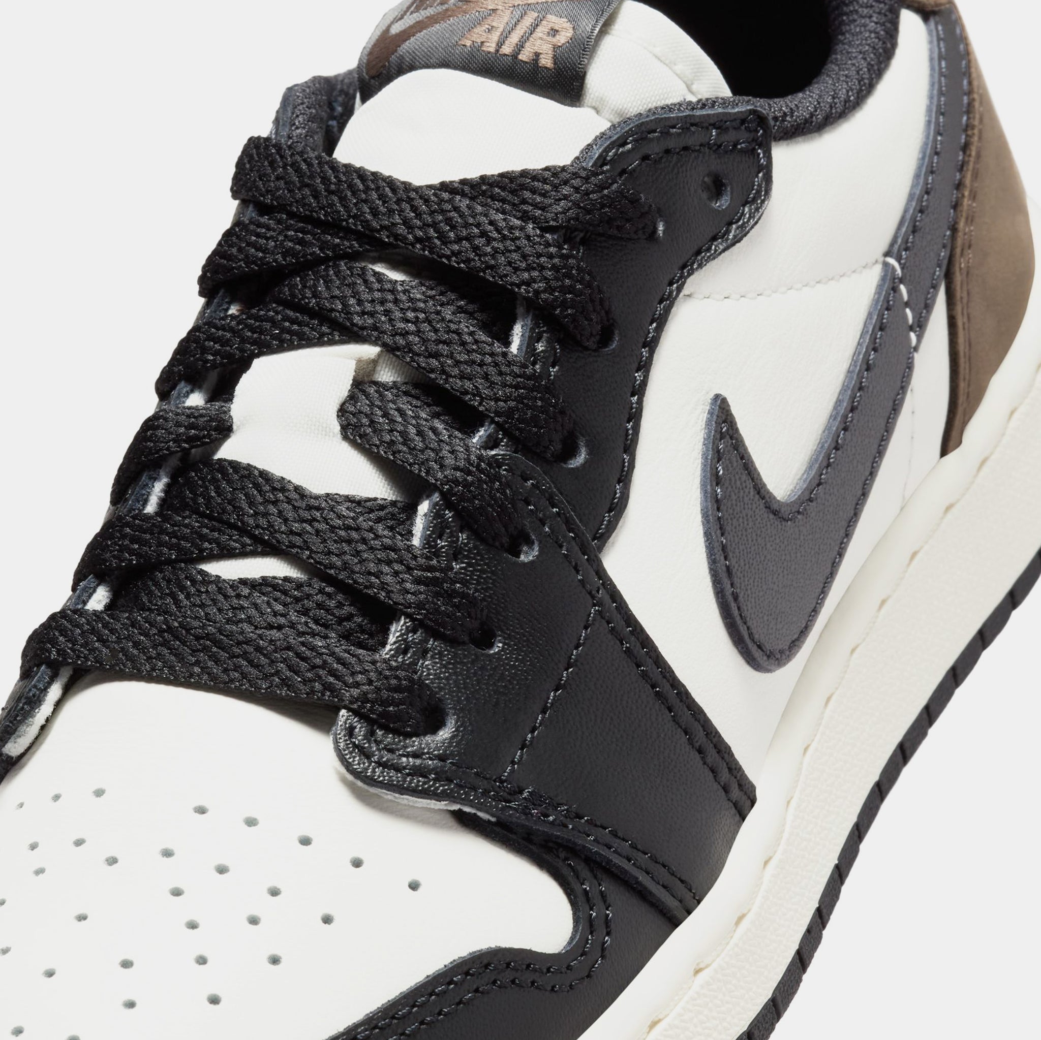 Jordan Air Jordan 1 Retro Low OG Mocha Grade School Lifestyle Shoes Sail Bla CZ0858-102 â Shoe