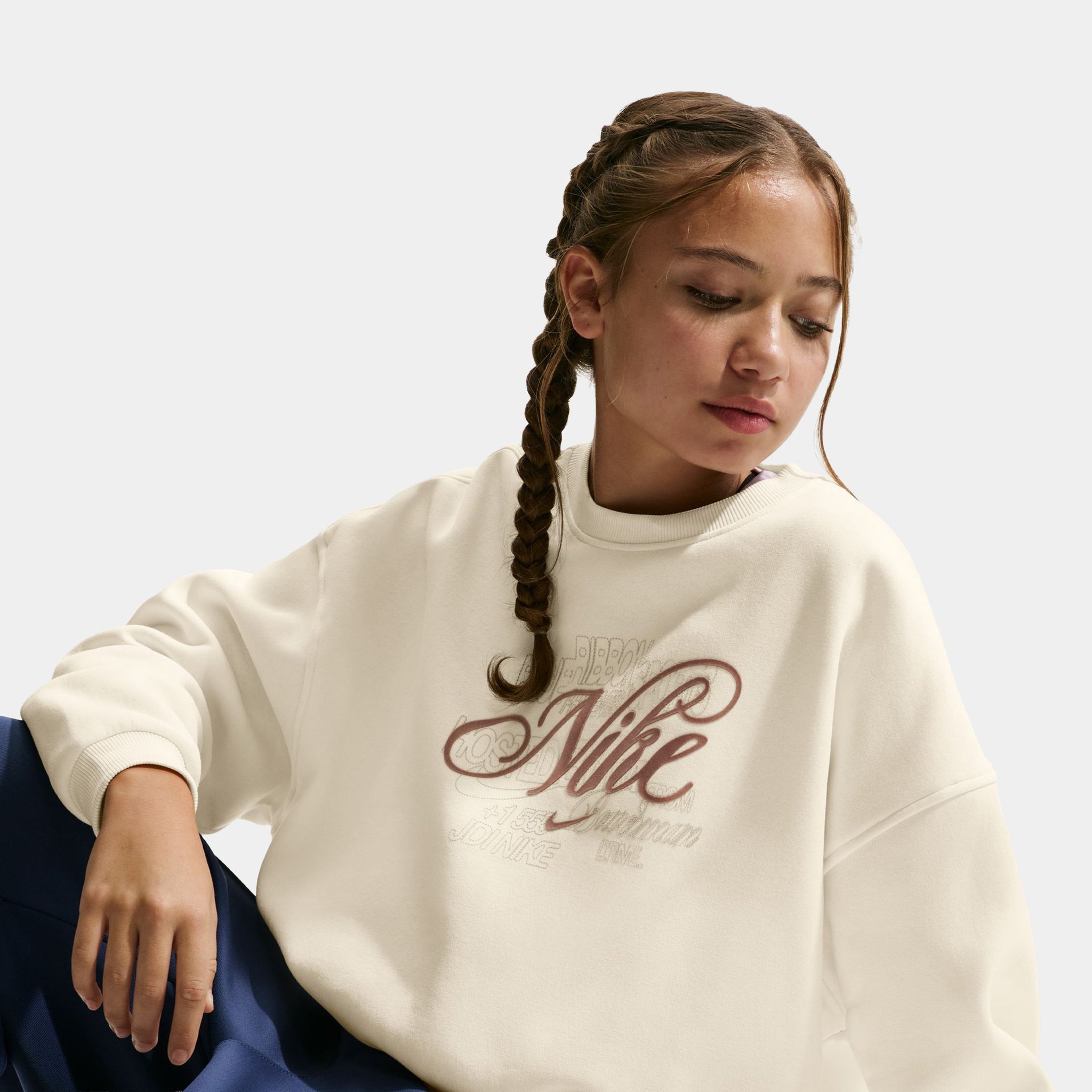 Nike NSW Club Fleece Boxy Grade School Crewneck Soft Pearl IF1727