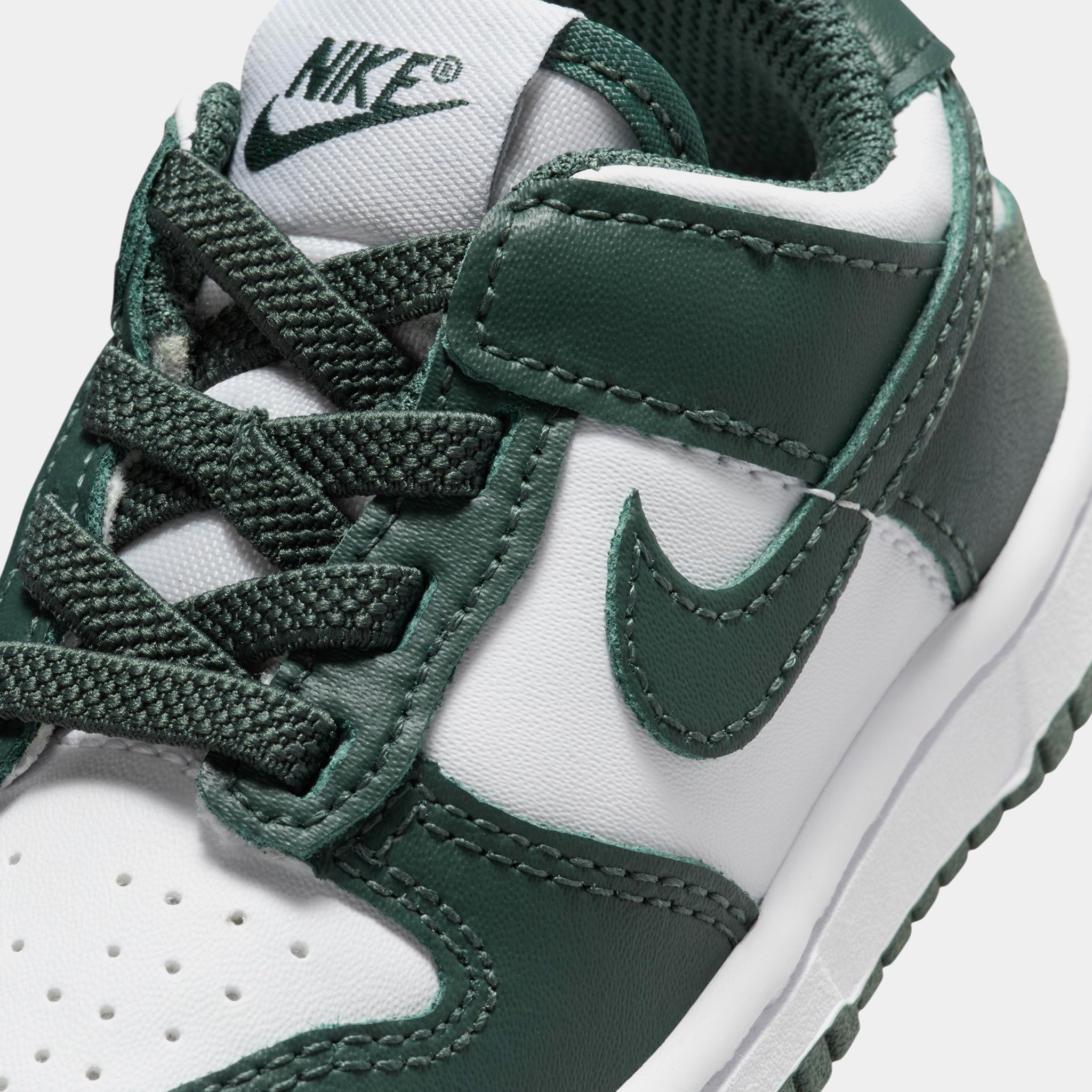 Nike Kids\' Green and White Sneakers Nike Big Kids main image 2