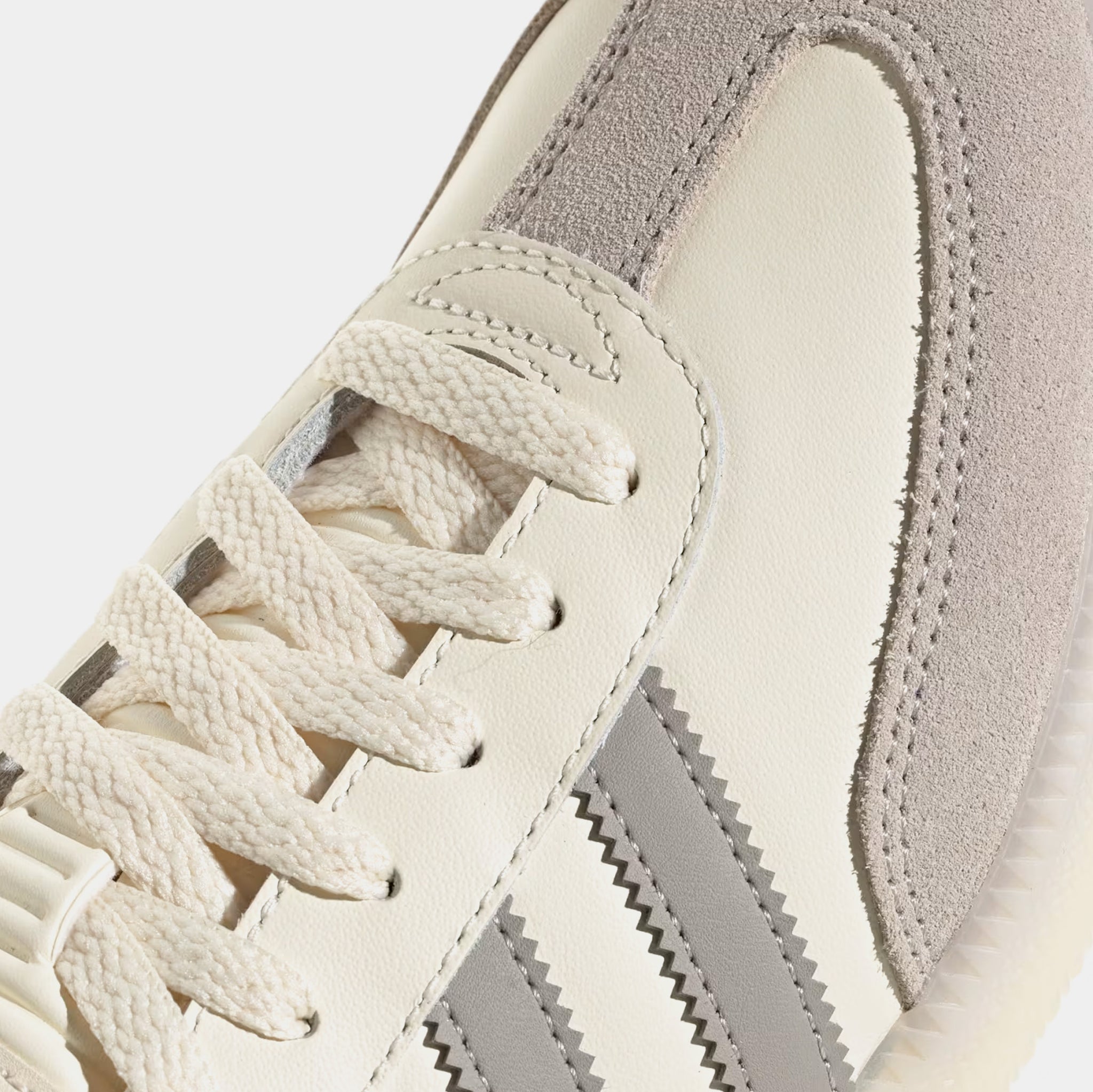 adidas Messi Samba Indoor Cream White/Light Brown/Metallic Gold adidas Messi Samba Indoor Cream White/Light Brown/Metallic Gold