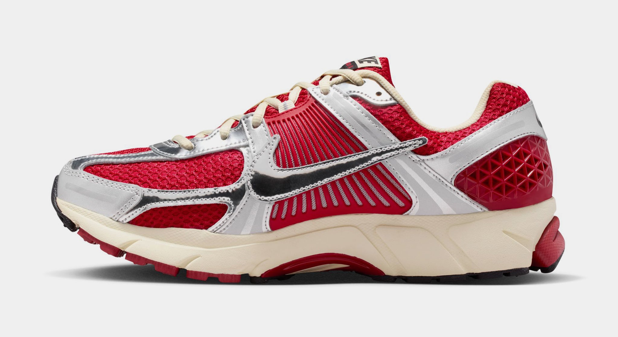 New! Mens Nike Zoom Vomero 5 Metallic Silver/Red/Black Running Shoes. Size 8.5. ZOOM VOMERO 5 - METALLIC SILVER / UNIVERSITY RED / BLACK  main image 2