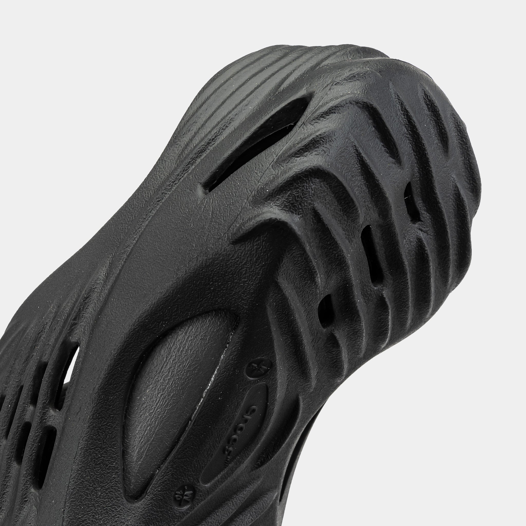 Crocs Echo Wave Mens Sandals Black Black 210521-060 – Shoe Palace