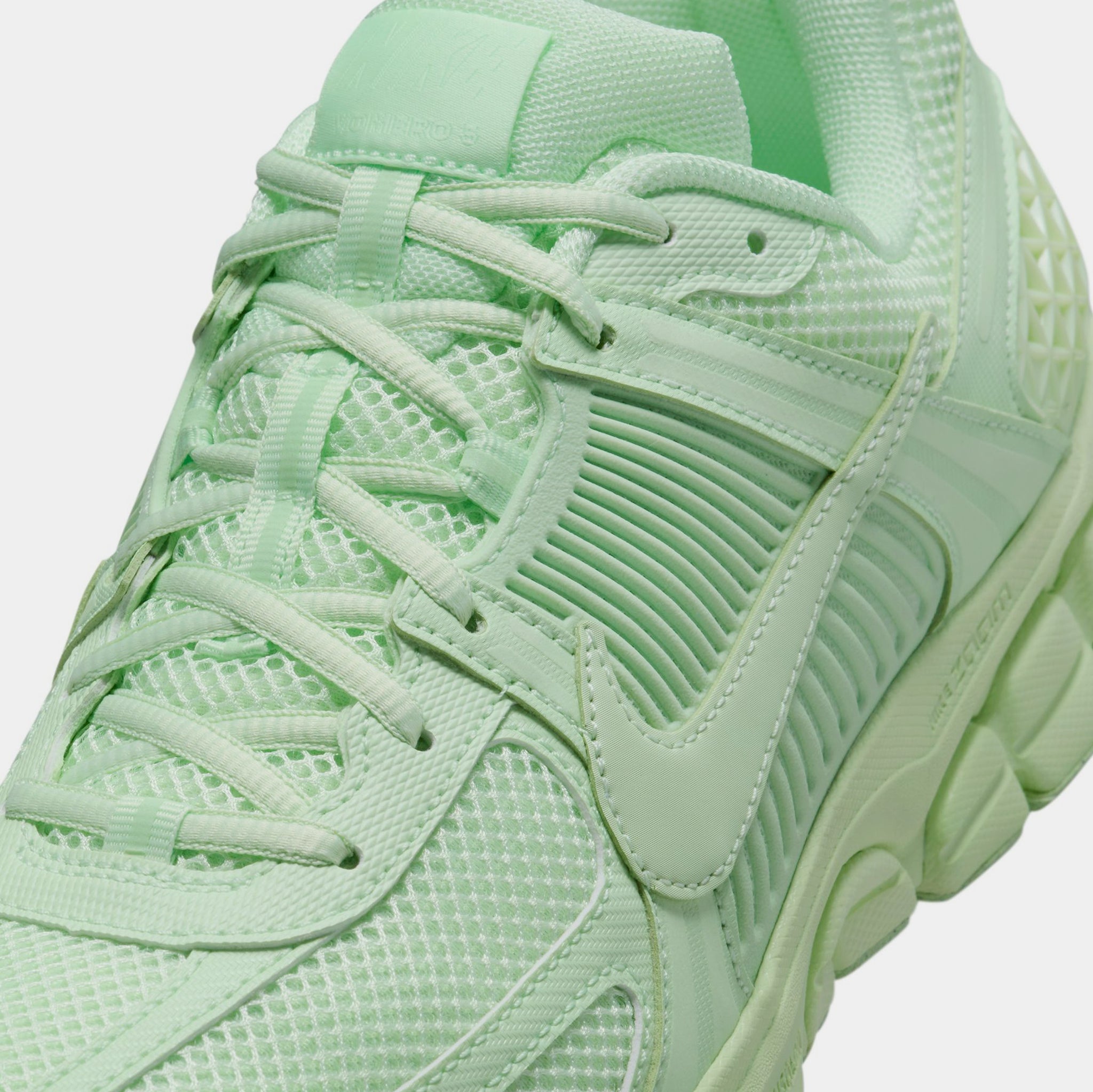 Nike Zoom Vomero 5 Mens Running Shoes Vapor Green HF5493-301