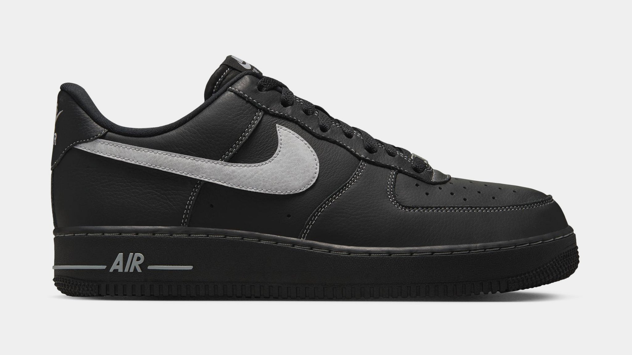 ナイキ NIKE AIR FORCE 1 '07 LX BLACK BLACK NIKE AIR FORCE 1 '07 LX BLACK/BLACK（ナイキ エアフォース 1