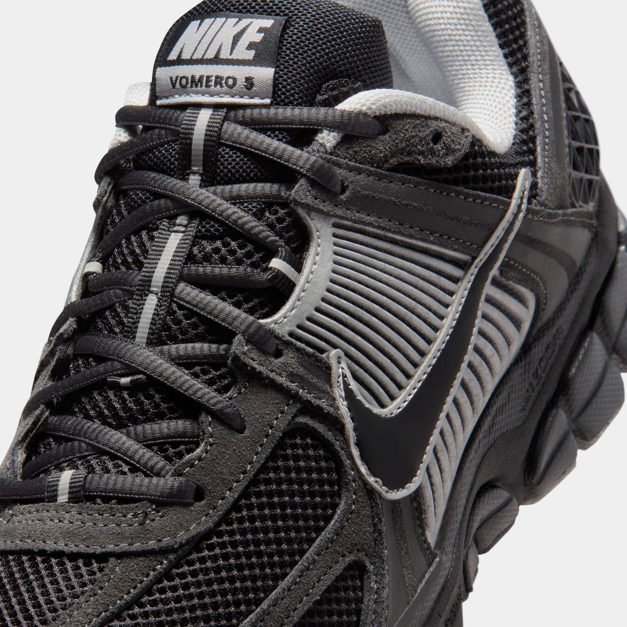 Nike Zoom Vomero 5 Mens Running Shoes Anthracite Black Chrome