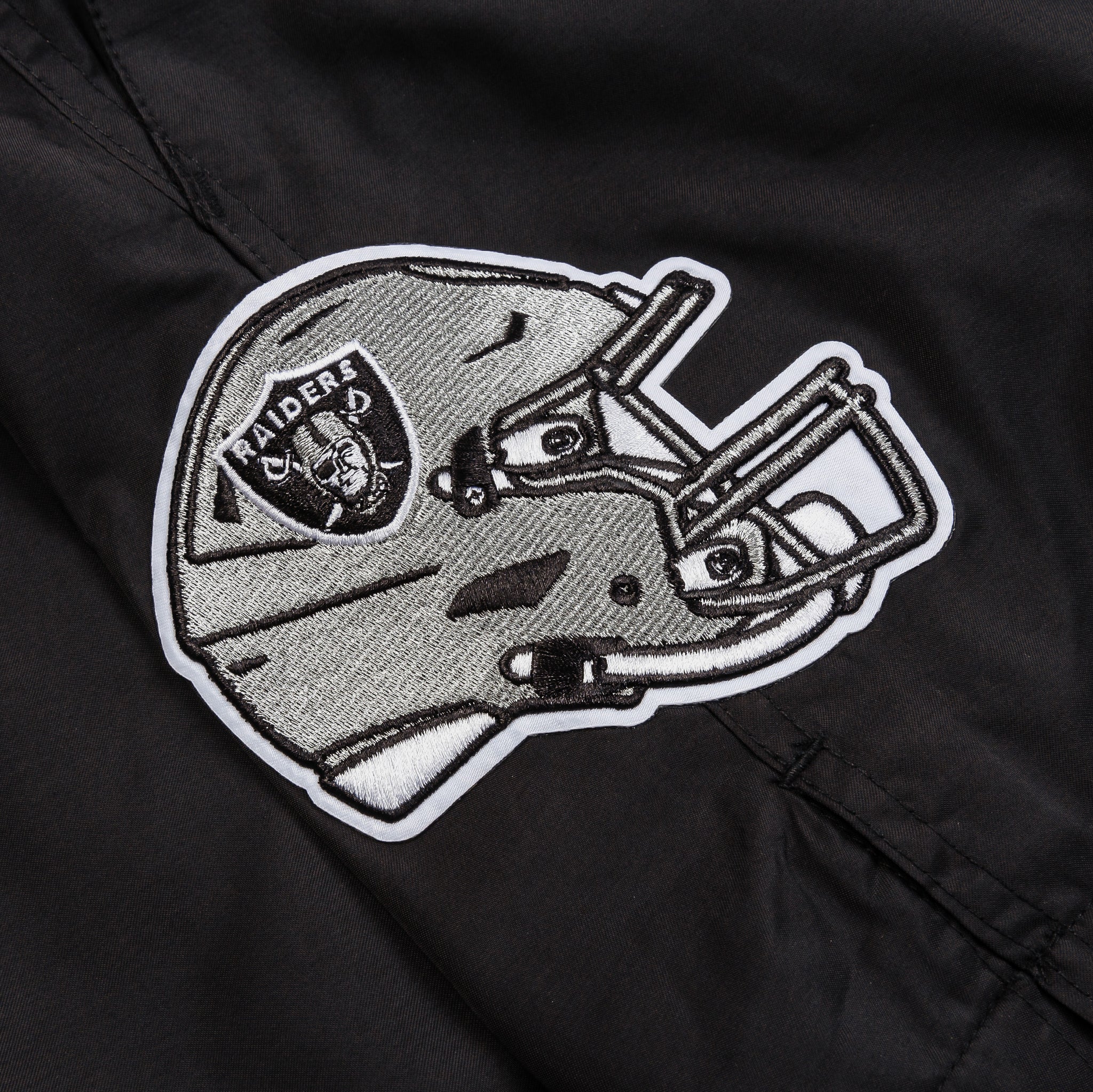 Pro Standard Las Vegas Raiders Team Badge Woven Mens Shorts Black