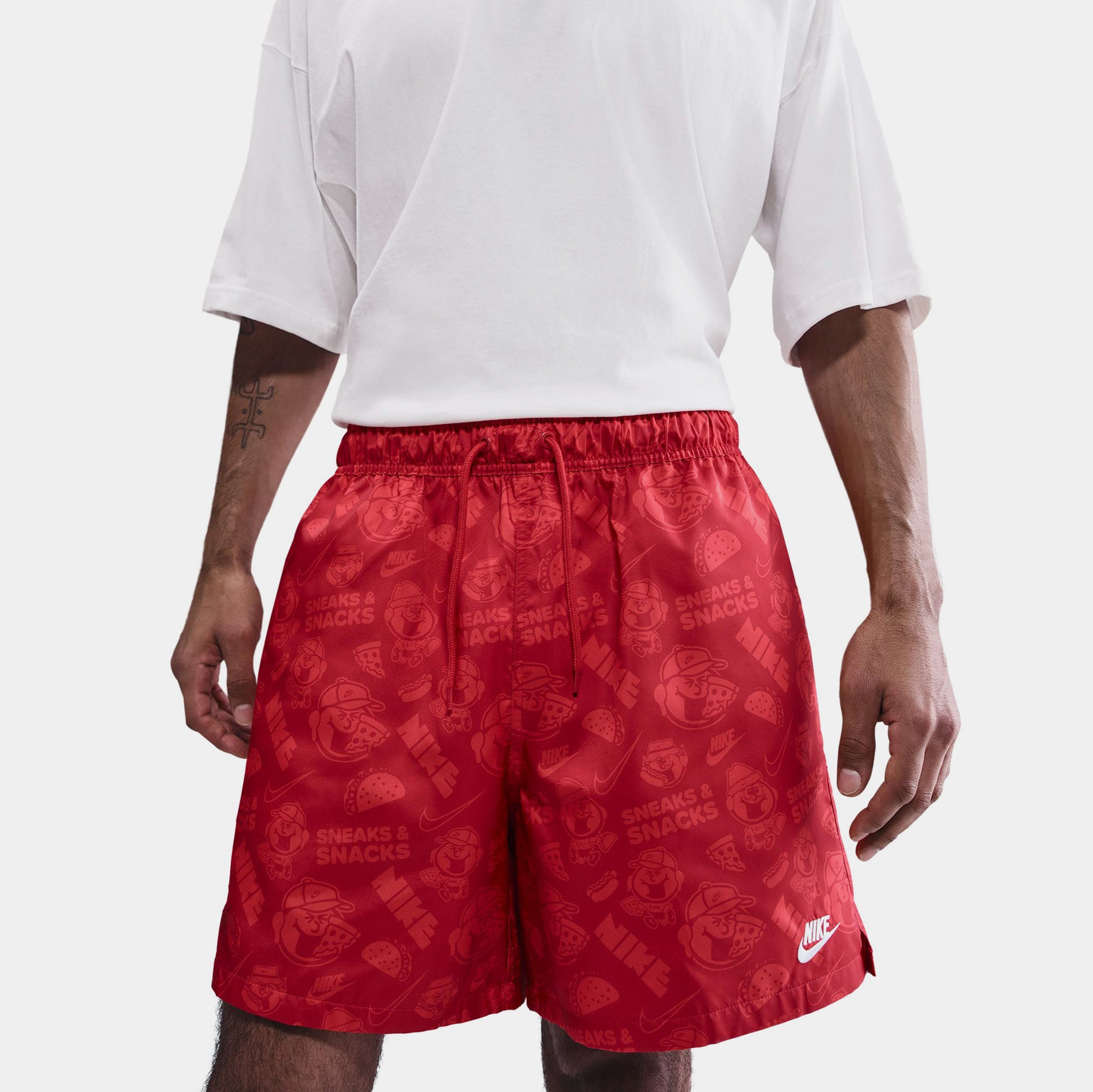 nike club essentials woven shorts in red