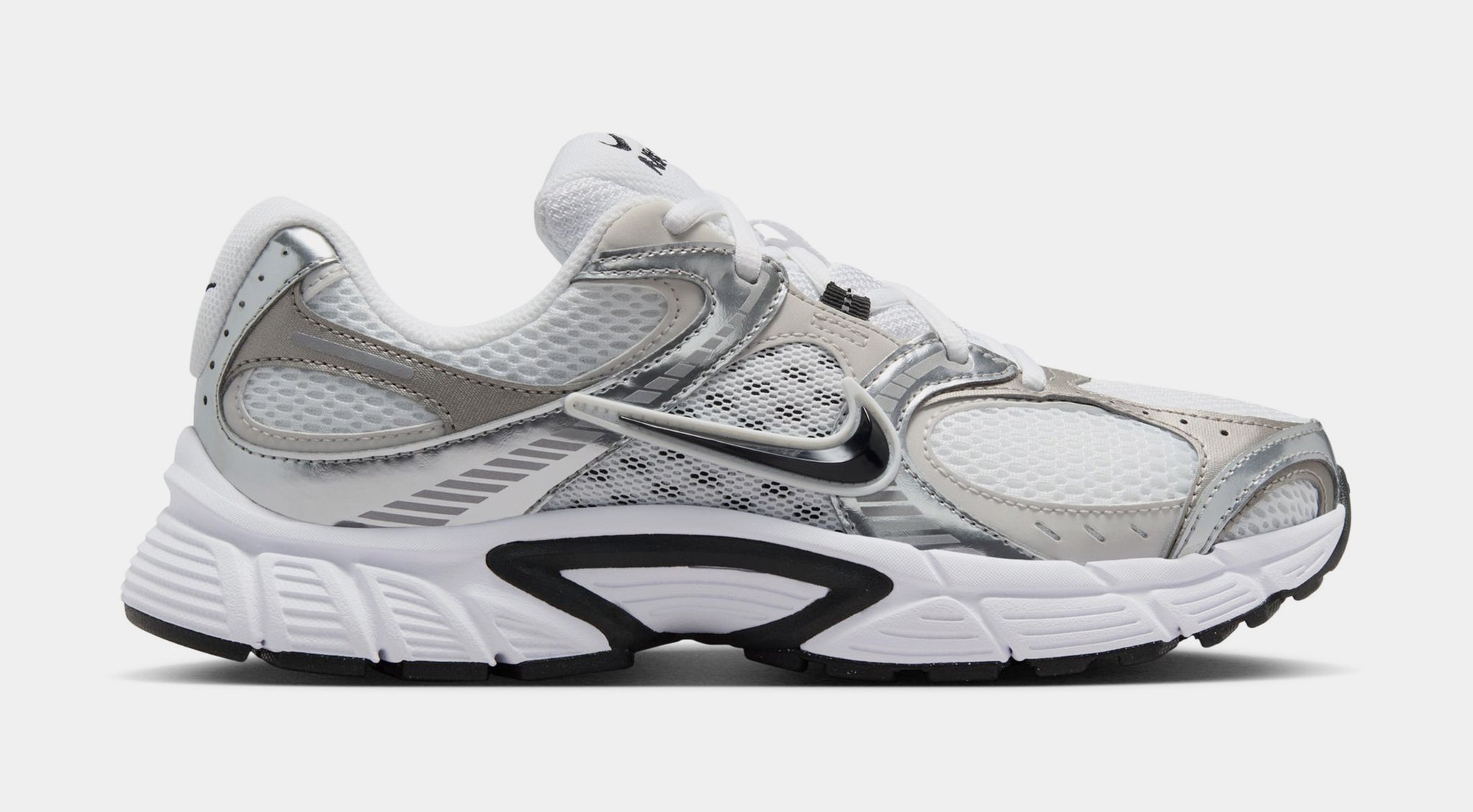 Nike Metallic Silver and White Athletic Shoes Nike P-6000 Women main image 2