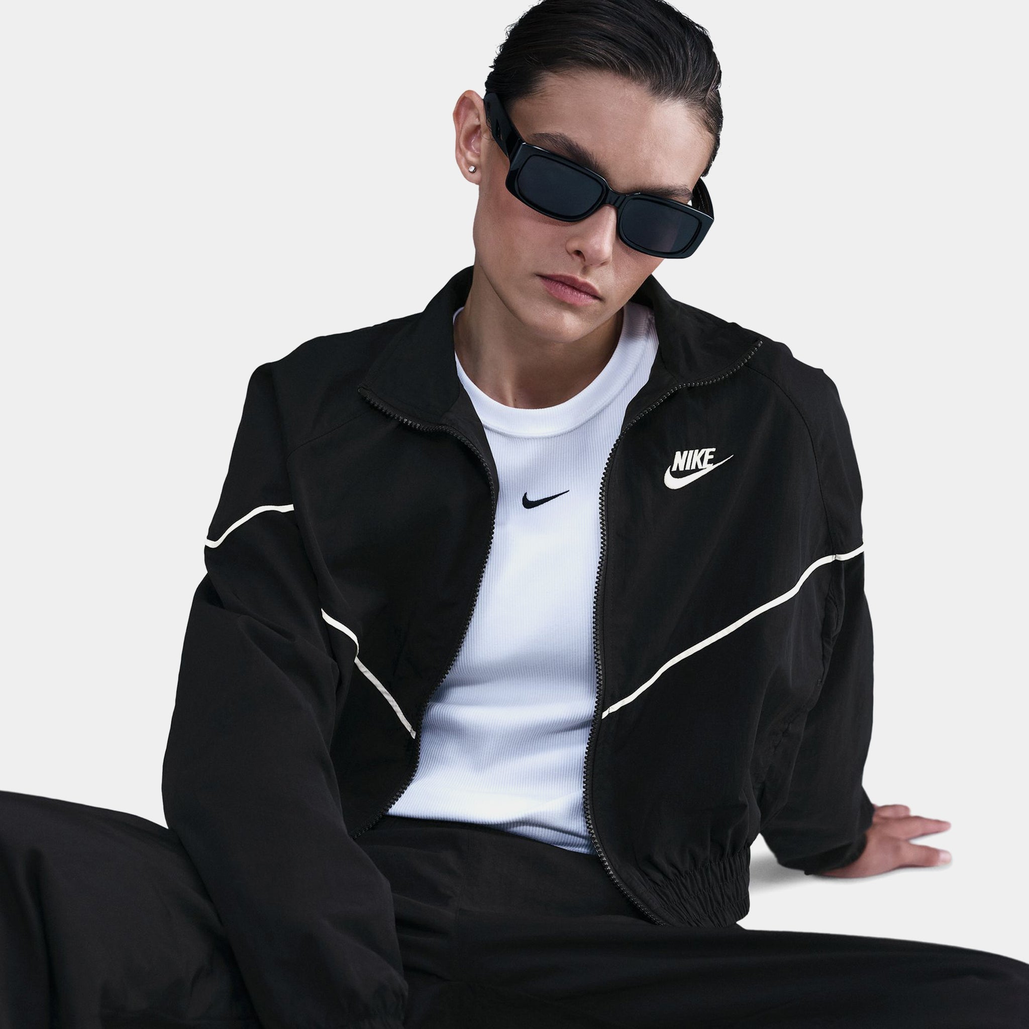 Nike NSW Windrunner Woven Womens Jacket Black Sail Sail IM8027-010