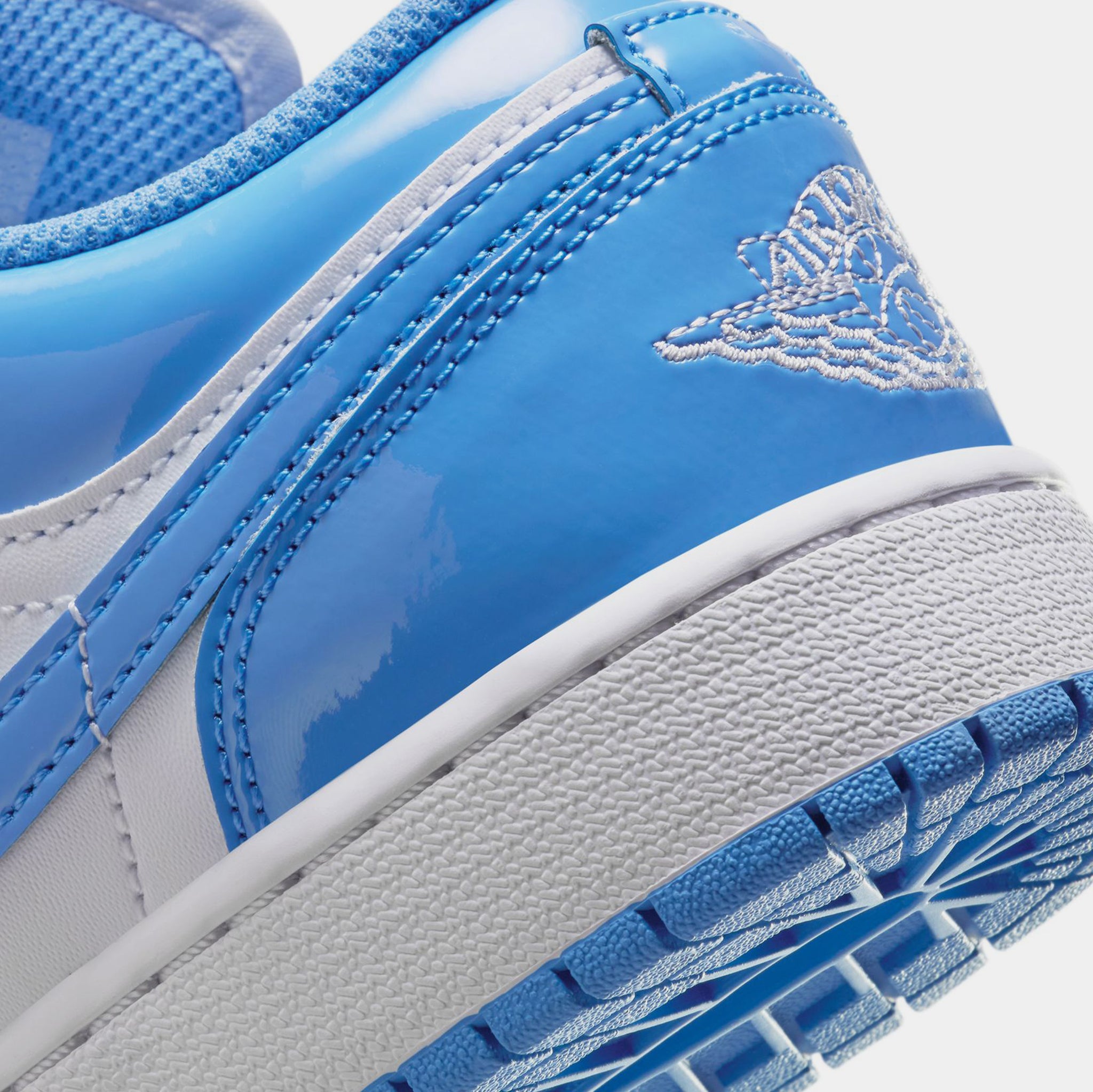 Nike Jordan Jordan Mid Glossy Blue Size Air Jordan SE Mid Signal