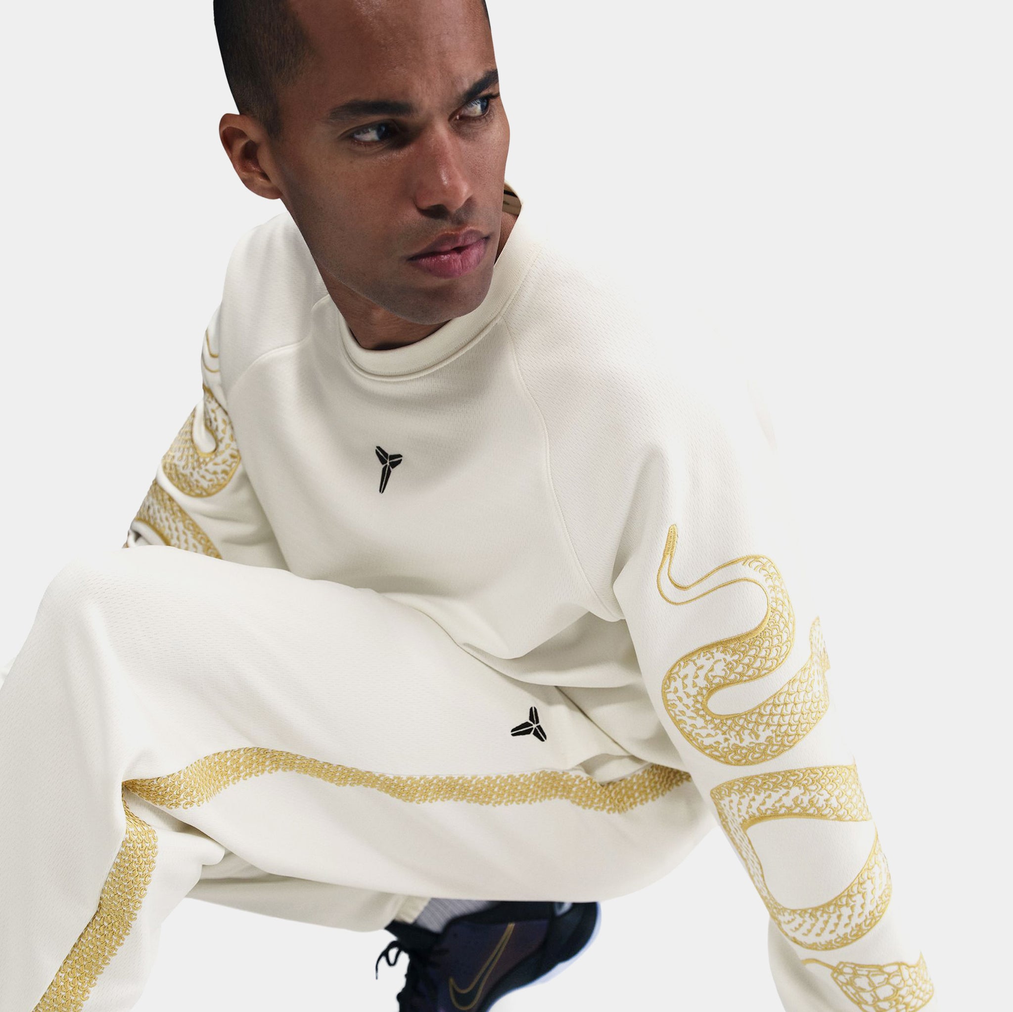 Nike Kobe Year Of The Mamba Mens Crewneck Beige Gold HQ4697-133