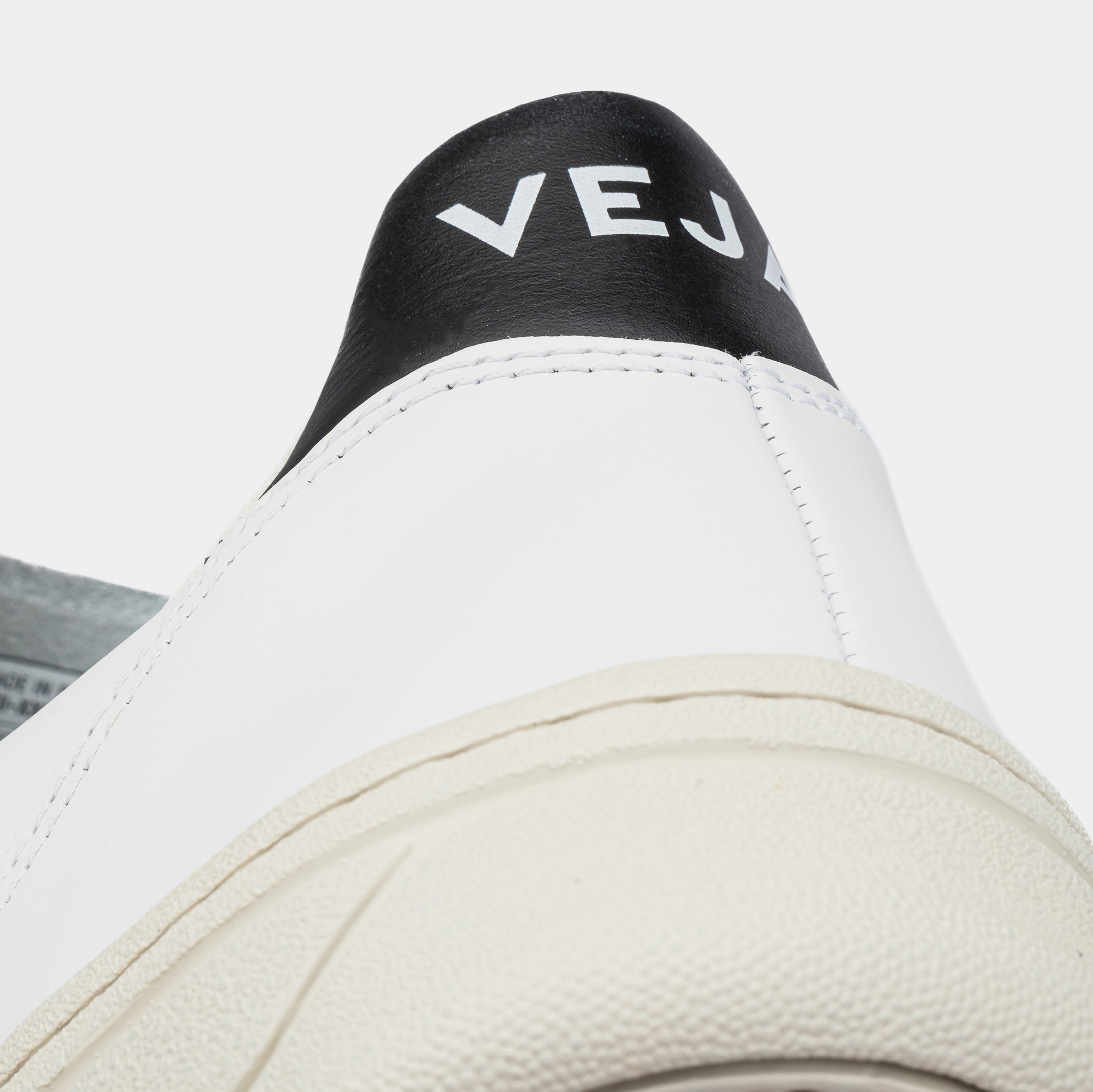 Veja V-10 Leather Mens Lifestyle Shoes White Black VX0200005B