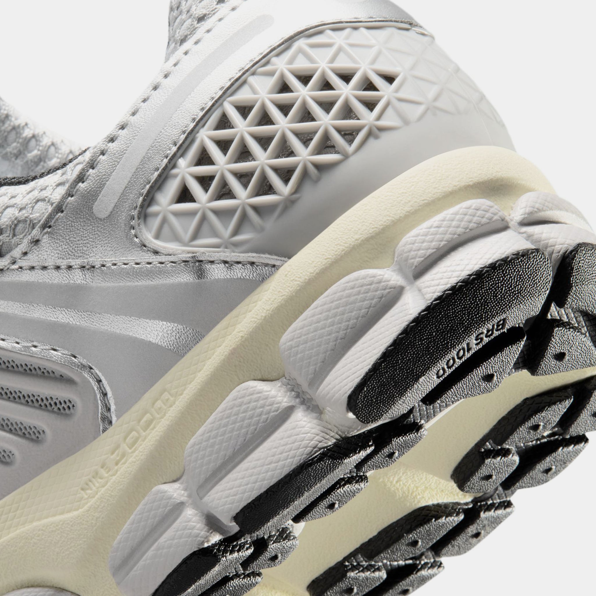 Nike Zoom Vomero 5 Mens Running Shoes Grey Fog Metallic  display picture 3