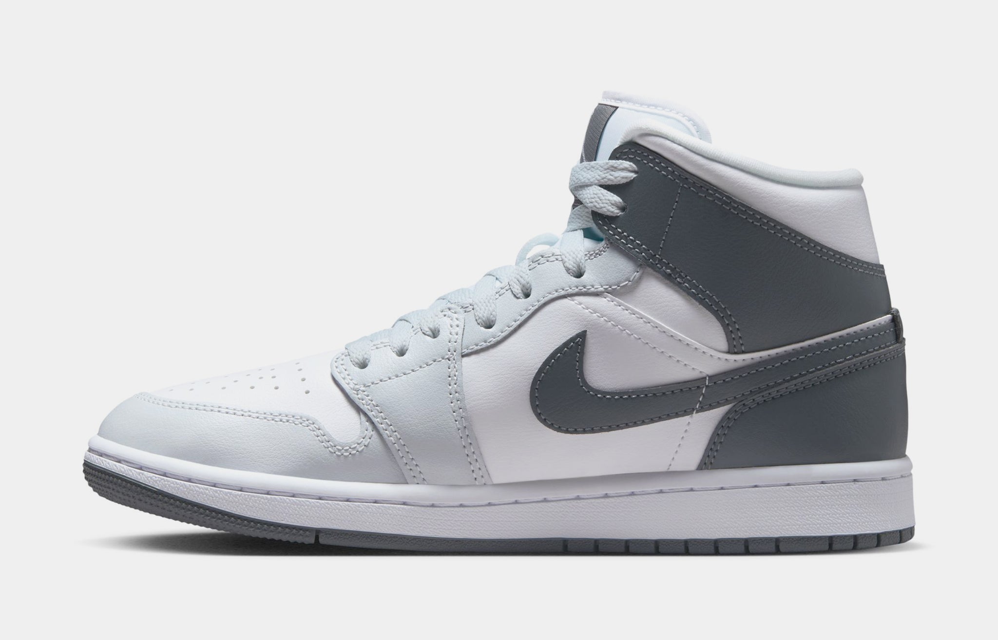Nike Air Jordan スパイク ホワイト/グレー Jordan Air Jordan 1 Mid Womens Lifestyle Shoes White Smoke Grey