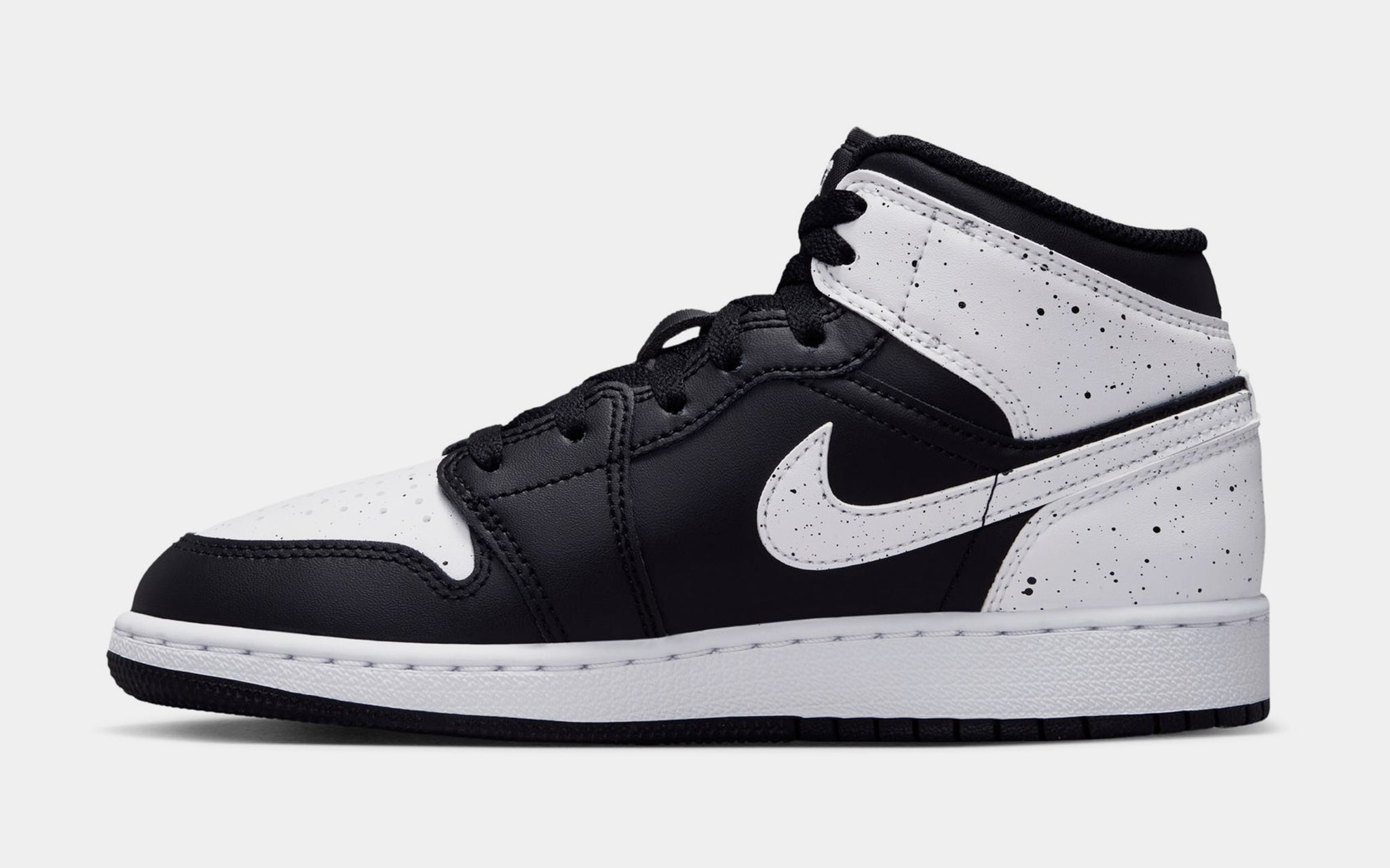 Jordan Air Jordan 1 Mid SE Oreo Grade School Lifestyle Shoes Black