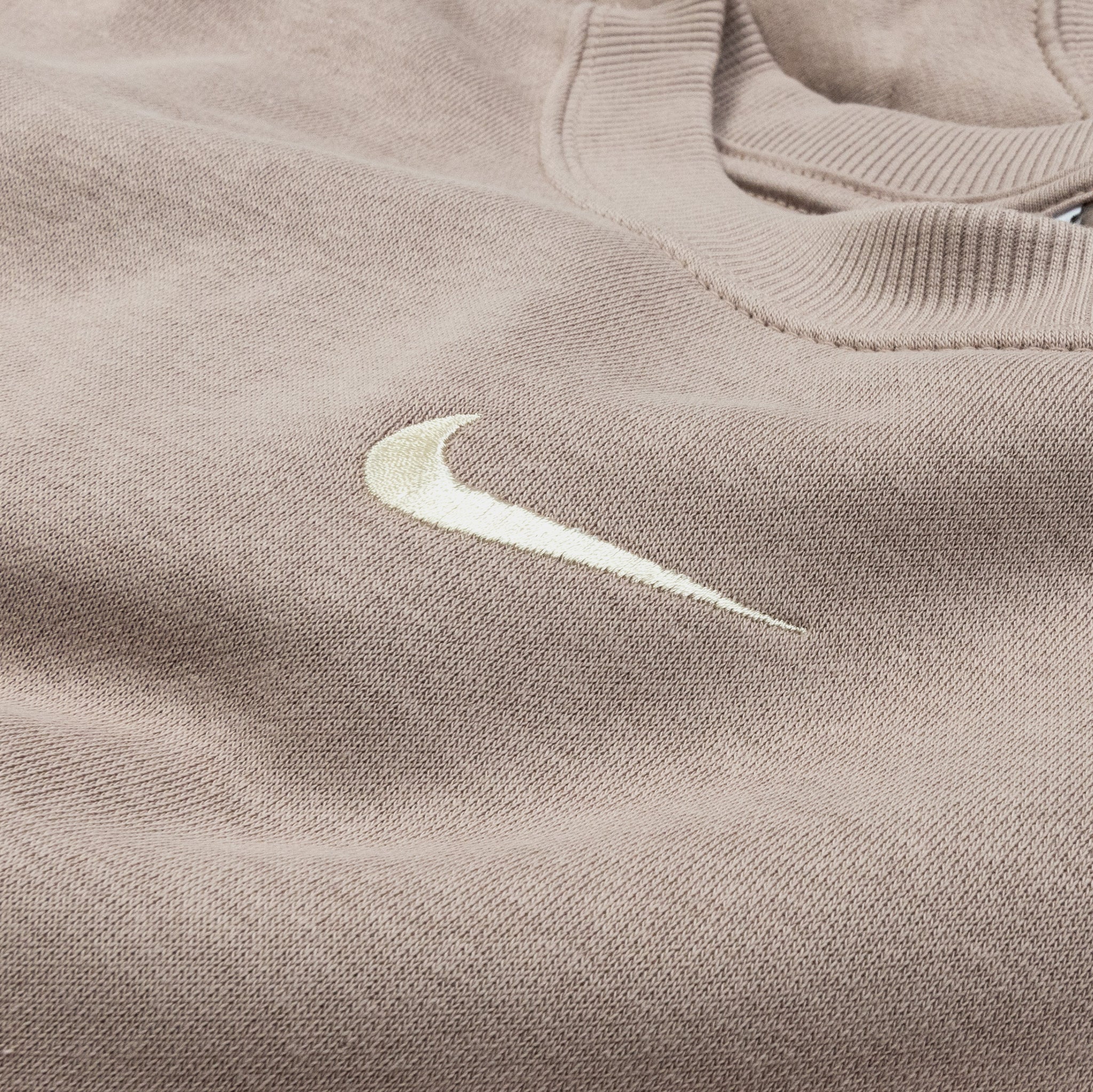 なお Nike NSW Phoenix Fleece Womens Crew Beige DQ5761-272 – Shoe Palace
