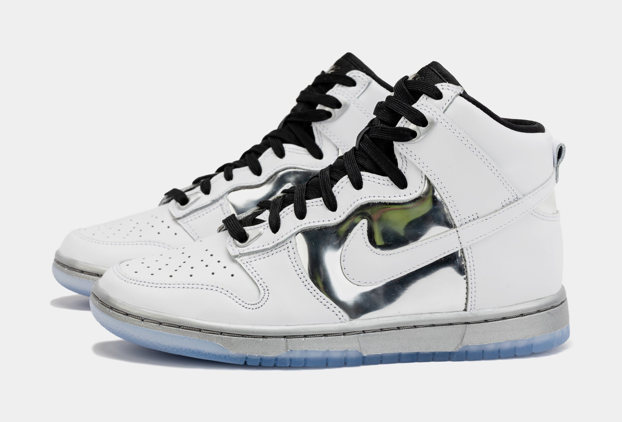 Dunk High SE Womens Lifestyle Shoes (White/Silver)