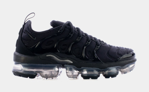 women all black vapormax